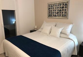 Port Bidassoa - T2 Coquet, Parking, Lit XXL, wifi, pr  s de la gare allows 18 year olds to book a room