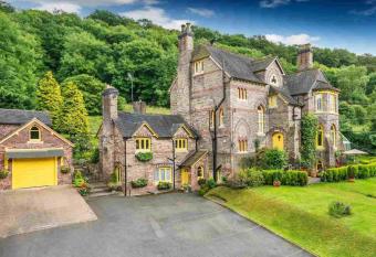 Coalbrookdale Villa allows 18 year olds to book a room