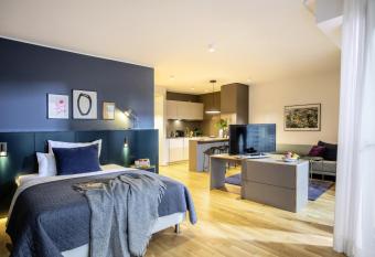 THE FLAG Oskar M. allows 18 year olds to book a room