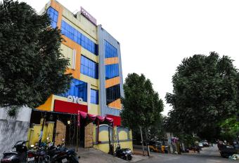 OYO 13425 Sindhura Guest House allows 18 year olds to book a room