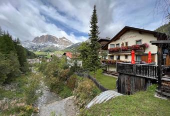 Ostaria La Fontana allows 18 year olds to book a room