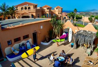 Wellenkind Surfschool allows 18 year olds to book a room