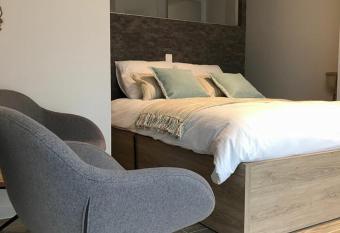 Villa Nova allows 18 year olds to book a room