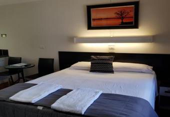 Motel Lodge allows 18 year olds to book a room