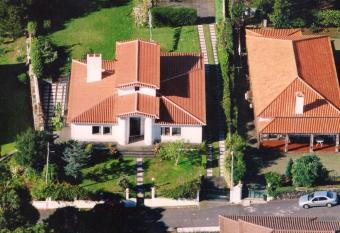 3 bedrooms house with sea view enclosed garden and wifi at Angra do Heroismo 2 km away from the beach has Balcony rooms