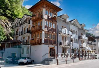 Hotel Arcangelo has Balcony rooms