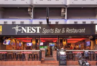 Robin s Nest Guesthouse & Restaurant has Balcony rooms