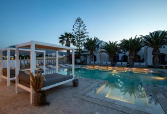 Louis Studios Santorini allows 18 year olds to book a room