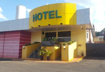 Hotel Peroza Corbelia allows 18 year olds to book a room