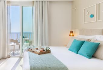 Albatros Beach Hotel allows 18 year olds to book a room