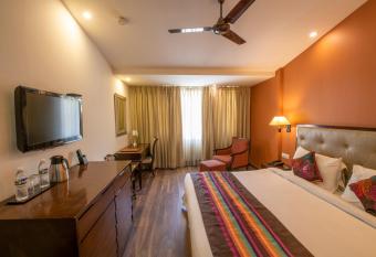 The Rock Manali Centrally Heated Property has rooms with a private hot tub