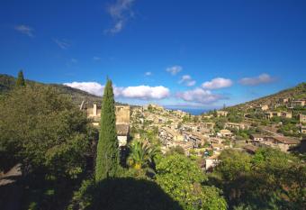 Hostal Miramar allows 18 year olds to book a room