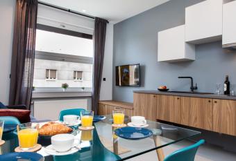 Rooms and Apartments Glossy has Balcony rooms