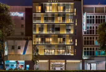 Lion Peak Hotel Raffles allows 18 year olds to book a room