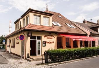 Restaurace A Penzion Garnet allows 18 year olds to book a room