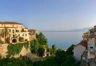 Studio Sant Antonio has Balcony rooms