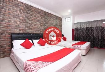 OYO 89498 Sri Seroja Inn Budget Hotel allows 18 year olds to book a room
