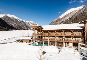Hotel Masl has Balcony rooms
