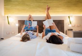 Hotel Garn   Villa Magnolia allows 18 year olds to book a room