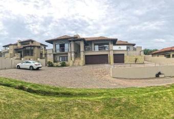 Coral Beach Bed & Breakfast has Balcony rooms