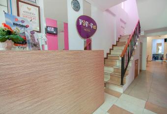 Urbanview Hotel Fif Fa Kauman Malang allows 18 year olds to book a room