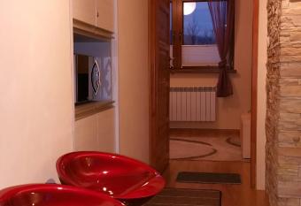 Tatary - u Stanis  awy allows 18 year olds to book a room