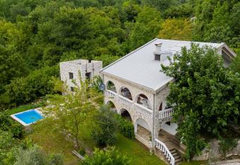Village house Vrelo has Balcony rooms