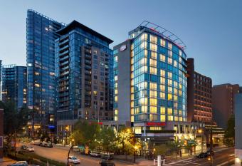 Hampton Inn & Suites by Hilton Vancouver-Downtown allows 18 year olds to book a room