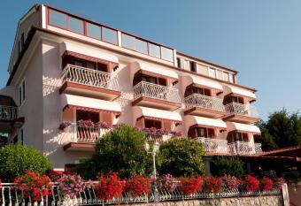 Bed & Breakfast Villa Klara has Balcony rooms