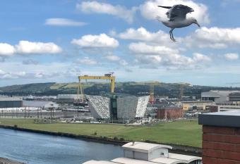 James Clow Bed & Breakfast has rooms with a private hot tub