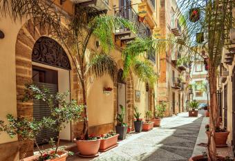 Garibaldi Relais has Balcony rooms