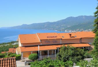 Villa Mira has Balcony rooms