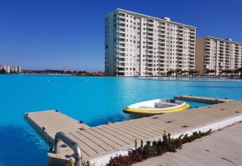 Departamento Laguna Bah  a Algarrobo has rooms with a private hot tub