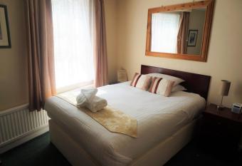 Greyfriars Lodge Canterbury allows 18 year olds to book a room
