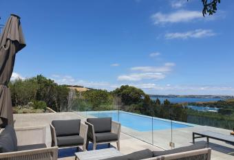 Cable Bay Villa has Balcony rooms