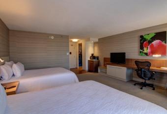 Hilton Garden Inn Toronto/Mississauga allows 18 year olds to book a room