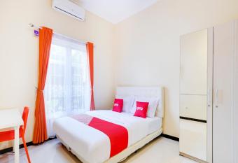 Capital O 3971 Griya Loka Syariah 1 Sampangan allows 18 year olds to book a room