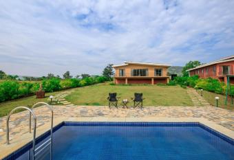 StayVista s Shivom Villa 6 - A Serene Escape with Views of the Valley and Lake has Smoking rooms