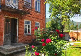 AMBROsador has rooms with a private hot tub