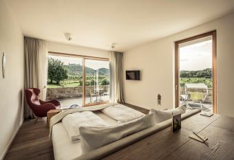 MALAT Weingut und Hotel has Balcony rooms
