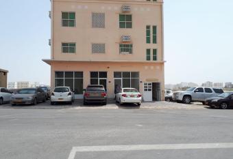 Discovery Furnished Apartments (Al-Amerat) has Balcony rooms