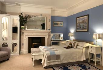 Arun Sands Rooms allows 18 year olds to book a room