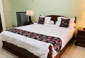 Just 11 Boutique Syariah Mitra RedDoorz near UGM Yogyakarta allows 18 year olds to book a room