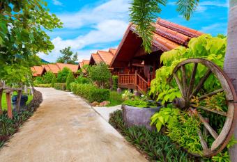 Diamond Beach Resort has Balcony rooms