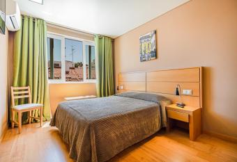 Hotel Botanico allows 18 year olds to book a room