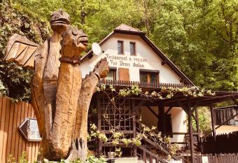 Restaurant a penzion Pod Draci skalou has Balcony rooms