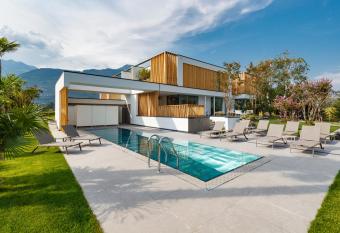 ALEA - Garda Lake Suite allows 18 year olds to book a room