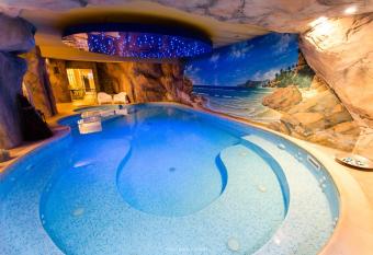 Paradise Hotel & Wellness has Balcony rooms