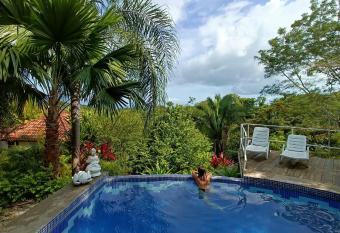 Finca Los Caballos Montezuma has Balcony rooms