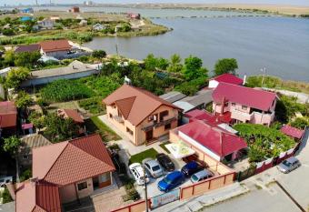 Pensiunea Cosmin has Balcony rooms